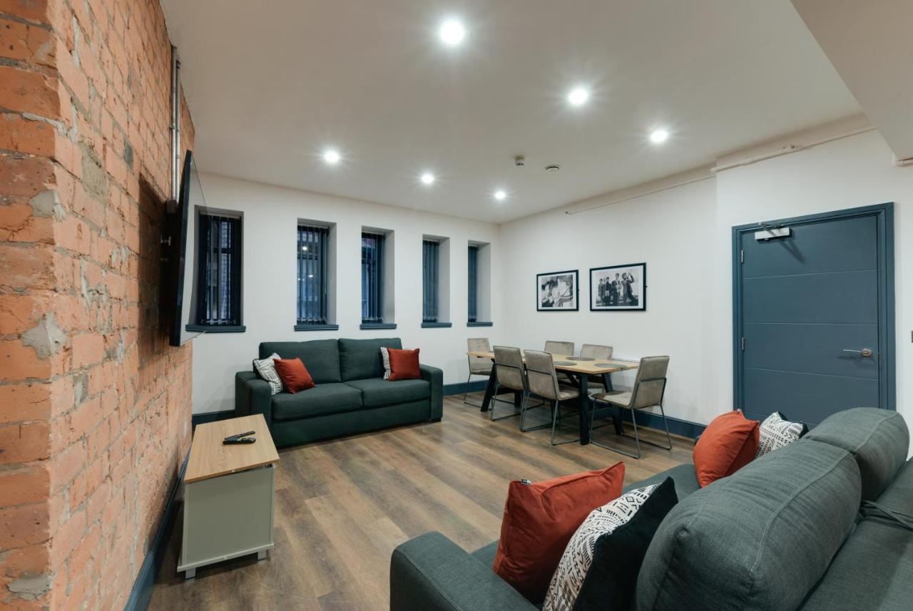 Harrisons Apartment *